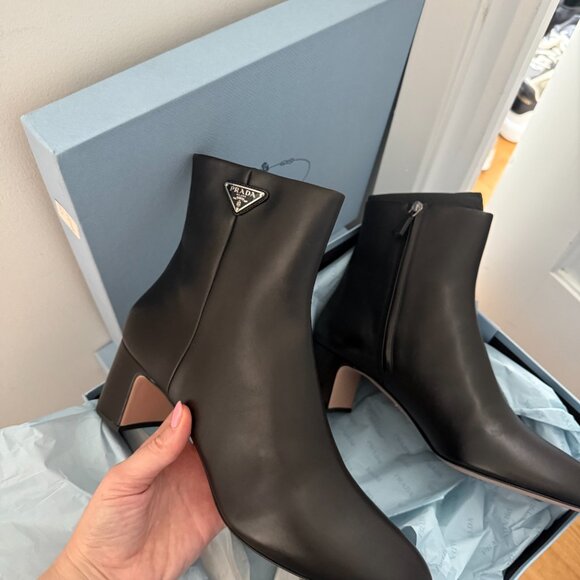 NWT Prada Ankle Boots Black Leather Block Heels Pointed Toe Zip Closure Sz 35 - Picture 5 of 10